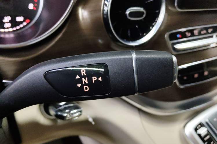 Used Mercedes-Benz V-Class 2021 V 260 L Long Wheelbase Prestige Edition Gear Lever