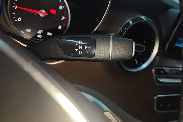 Used Mercedes-Benz V-Class 2021 V 260 L Long-wheelbase Luxury Edition Gear Lever