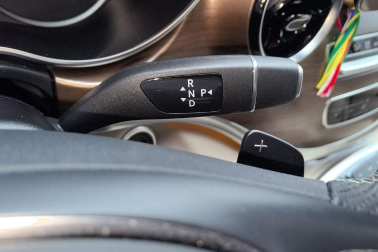 Used Mercedes-Benz V-Class 2021 V 260 L Long Wheelbase Prestige Edition Gear Lever