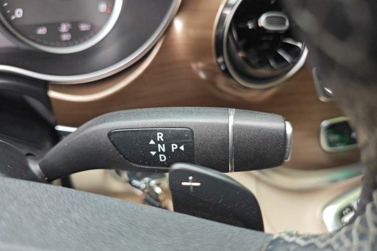 Used Mercedes-Benz V-Class 2021 V 260 L Long-wheelbase Luxury Edition Gear Lever