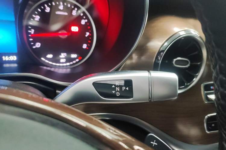 Used Mercedes-Benz V-Class 2021 V 260 Prestige Edition Gear Lever