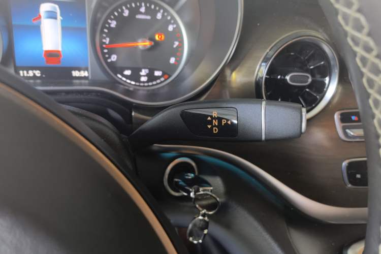 Used Mercedes-Benz V-Class 2021 V 260 Avantgarde Edition Gear Lever