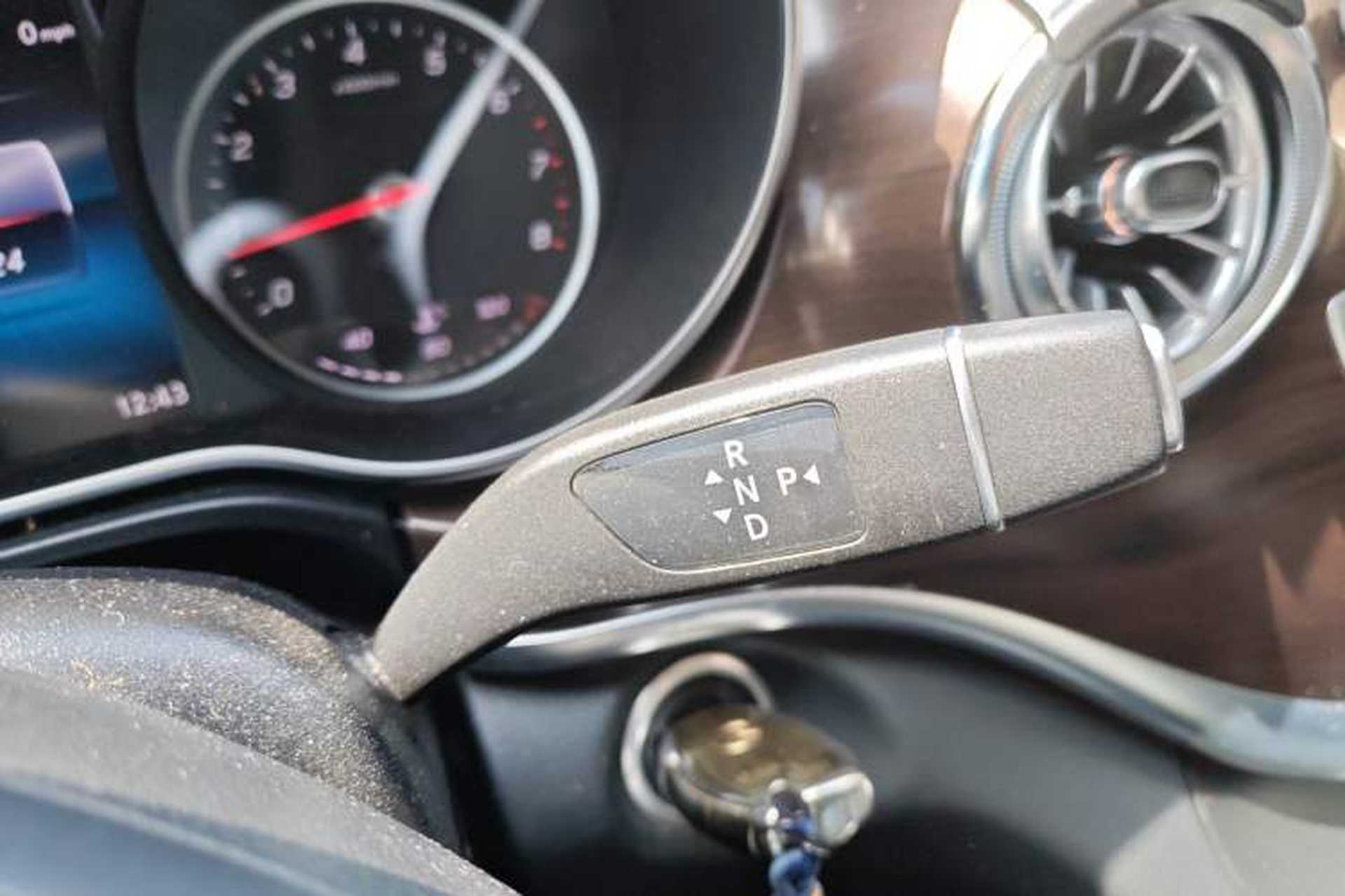 Used Mercedes-Benz V-Class 2021 V 260 Avantgarde Edition Gear Lever