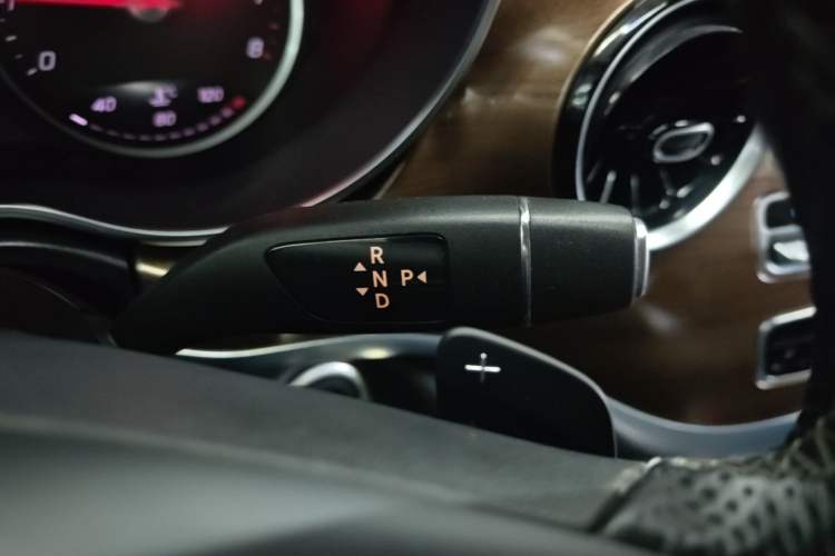 Used Mercedes-Benz V-Class 2021 V 260 Prestige Edition Gear Lever