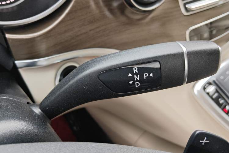 Used Mercedes-Benz V-Class 2021 V 260 L Long Wheelbase Prestige Edition Gear Lever