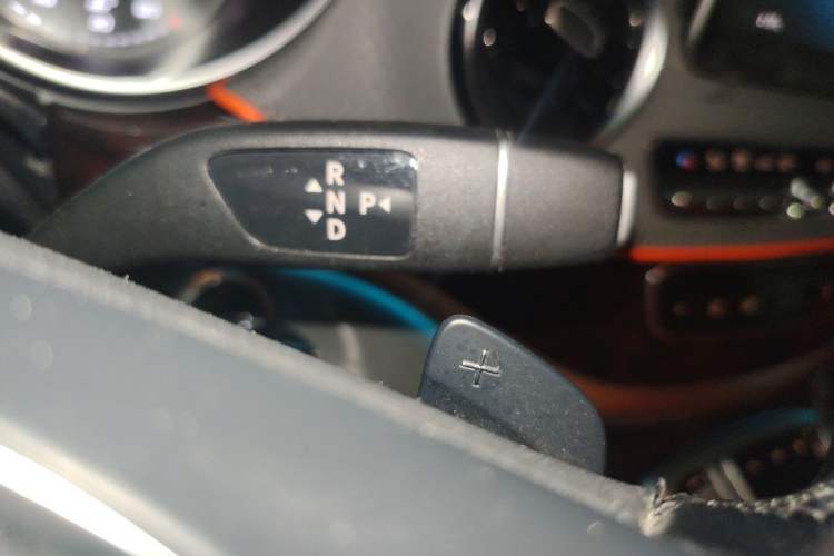 Used Mercedes-Benz V-Class 2021 V 260 L Long Wheelbase Prestige Edition Gear Lever