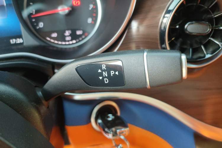 Used Mercedes-Benz V-Class 2021 V 260 Avantgarde Edition Gear Lever