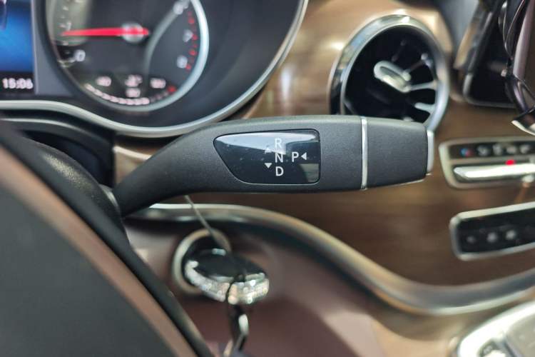 Used Mercedes-Benz V-Class 2021 V 260 L Long-wheelbase Luxury Edition Gear Lever