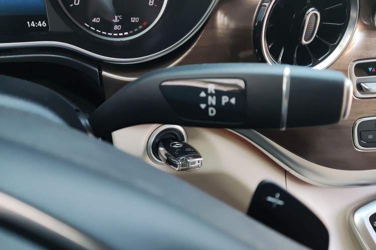Used Mercedes-Benz V-Class 2021 V 260 L Long Wheelbase Prestige Edition Gear Lever