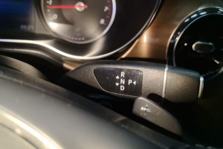 Used Mercedes-Benz V-Class 2021 V 260 L Long Wheelbase Prestige Edition Gear Lever