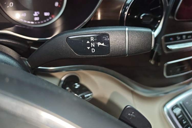 Used Mercedes-Benz V-Class 2021 V 260 Avantgarde Edition Gear Lever