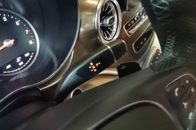 Used Mercedes-Benz V-Class 2021 V 260 L Long Wheelbase Prestige Edition Gear Lever