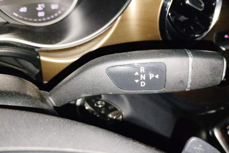 Used Mercedes-Benz V-Class 2021 V 260 Prestige Edition Gear Lever