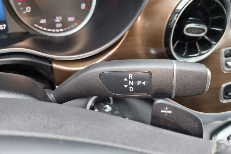Used Mercedes-Benz V-Class 2021 V 260 L Long-wheelbase Luxury Edition Gear Lever