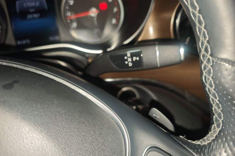 Used Mercedes-Benz V-Class 2021 V 260 Prestige Edition Gear Lever