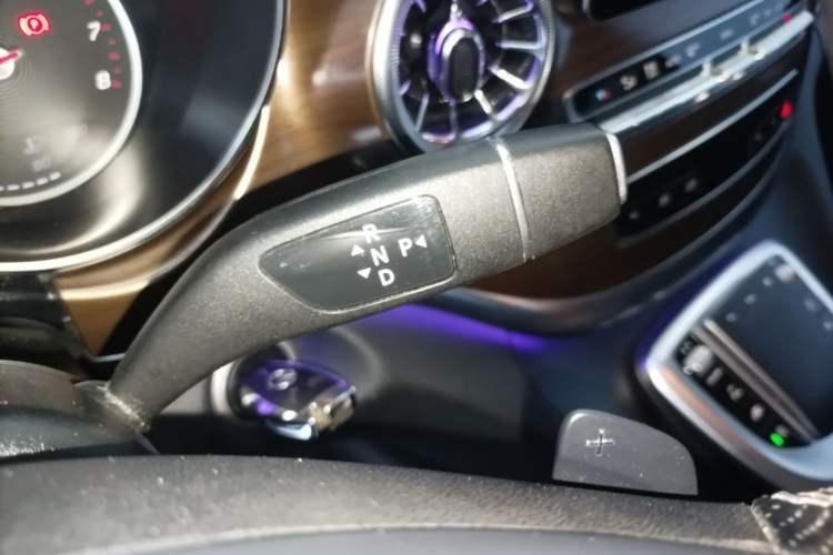 Used Mercedes-Benz V-Class 2021 V 260 Prestige Edition Gear Lever