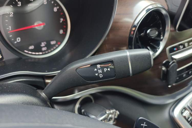 Used Mercedes-Benz V-Class 2021 V 260 Avantgarde Edition Gear Lever