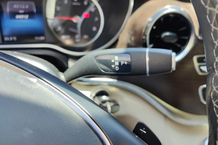 Used Mercedes-Benz V-Class 2021 V 260 Avantgarde Edition Gear Lever