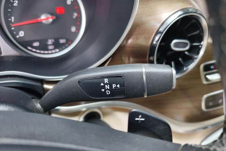 Used Mercedes-Benz V-Class 2021 V 260 L Long-wheelbase Luxury Edition Gear Lever