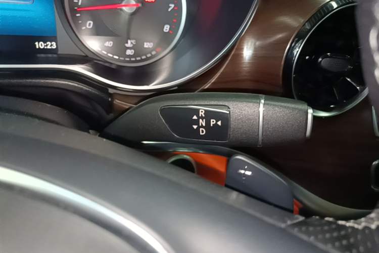 Used Mercedes-Benz V-Class 2021 V 260 Avantgarde Edition Gear Lever