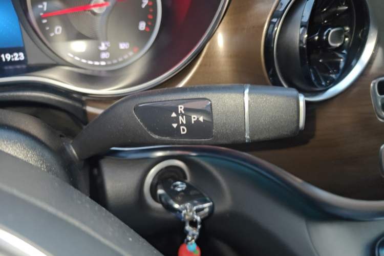 Used Mercedes-Benz V-Class 2021 V 260 Prestige Edition Gear Lever