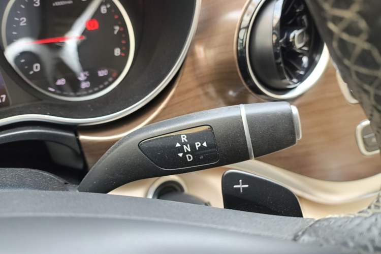 Used Mercedes-Benz V-Class 2021 V 260 L Long-wheelbase Luxury Edition Gear Lever