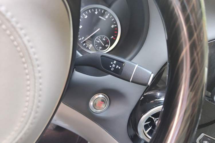 Used Mercedes-Benz V-Class 2021 V 260 Avantgarde Edition Gear Lever
