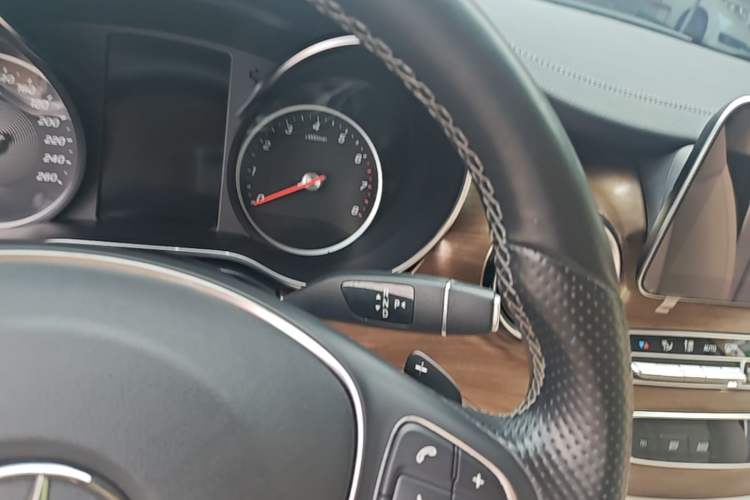 Used Mercedes-Benz V-Class 2021 V 260 Prestige Edition Gear Lever