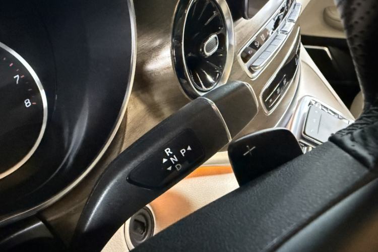 Used Mercedes-Benz V-Class 2021 V 260 Prestige Edition Gear Lever