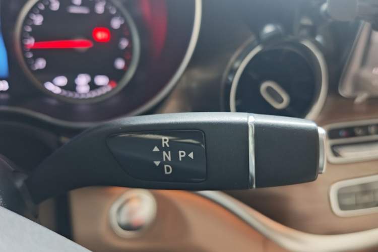 Used Mercedes-Benz V-Class 2021 V 260 L Long Wheelbase Prestige Edition Gear Lever