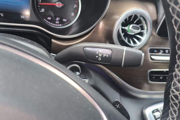Used Mercedes-Benz V-Class 2021 V 260 L Long Wheelbase Prestige Edition Gear Lever