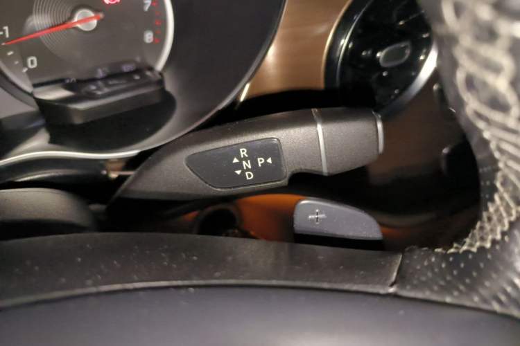Used Mercedes-Benz V-Class 2021 V 260 L Long Wheelbase Prestige Edition Gear Lever