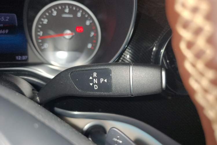 Used Mercedes-Benz V-Class 2021 V 260 L Long Wheelbase Prestige Edition Gear Lever