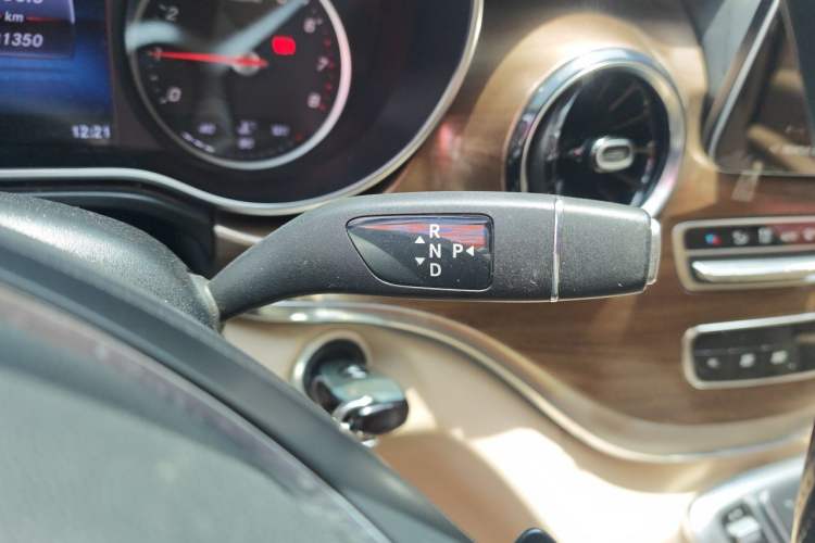 Used Mercedes-Benz V-Class 2021 V 260 Prestige Edition Gear Lever