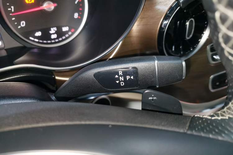 Used Mercedes-Benz V-Class 2021 V 260 L Long Wheelbase Prestige Edition Gear Lever