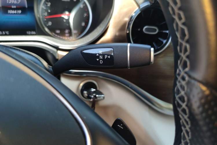 Used Mercedes-Benz V-Class 2021 V 260 Prestige Edition Gear Lever