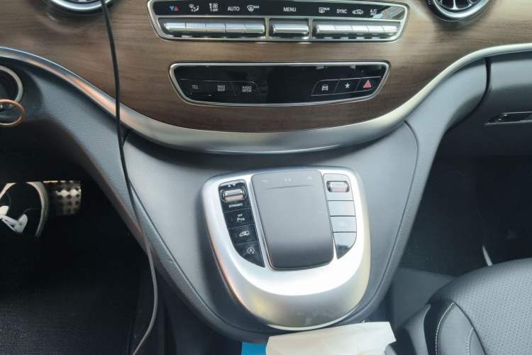 Used Mercedes-Benz V-Class 2021 V 260 L Long-wheelbase Luxury Edition Gear Lever