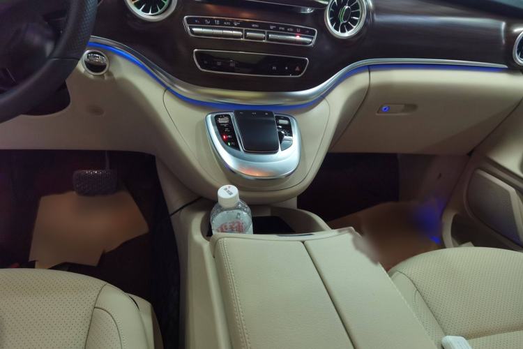 Used Mercedes-Benz V-Class 2021 V 260 Avantgarde Edition Gear Lever