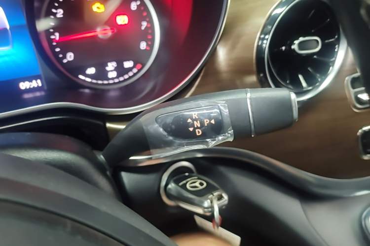 Used Mercedes-Benz V-Class 2021 V 260 Prestige Edition Gear Lever