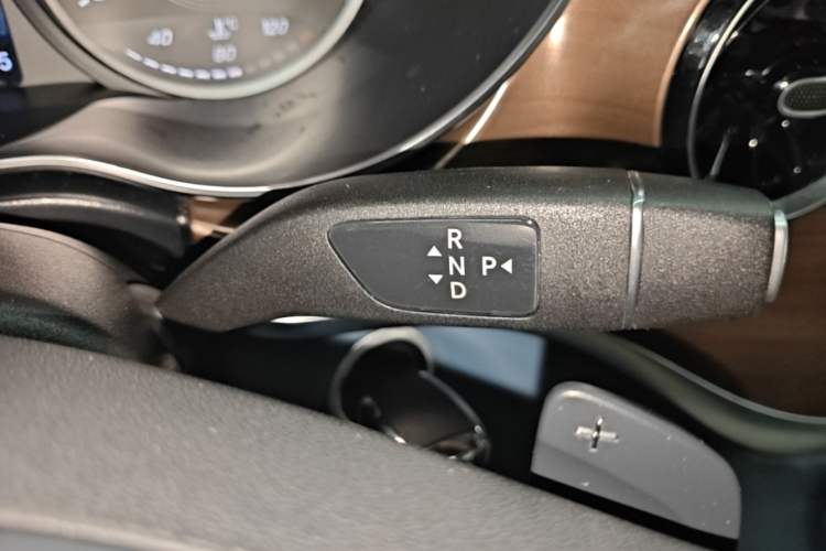 Used Mercedes-Benz V-Class 2021 V 260 L Long-wheelbase Luxury Edition Gear Lever