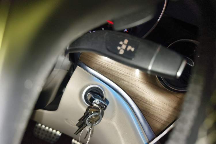 Used Mercedes-Benz V-Class 2021 V 260 Prestige Edition Gear Lever