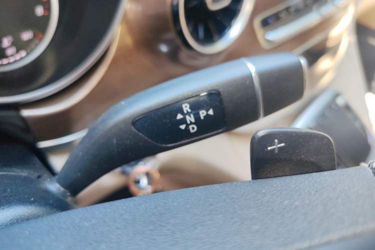 Used Mercedes-Benz V-Class 2021 V 260 L Long-wheelbase Luxury Edition Gear Lever
