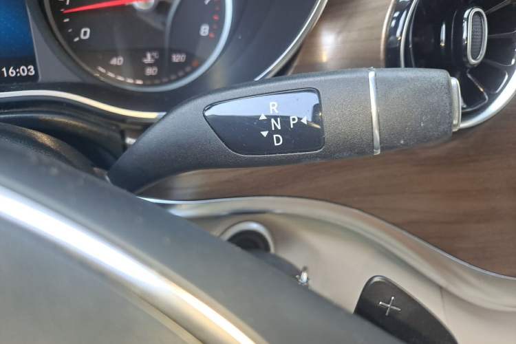 Used Mercedes-Benz V-Class 2021 V 260 L Long-wheelbase Luxury Edition Gear Lever