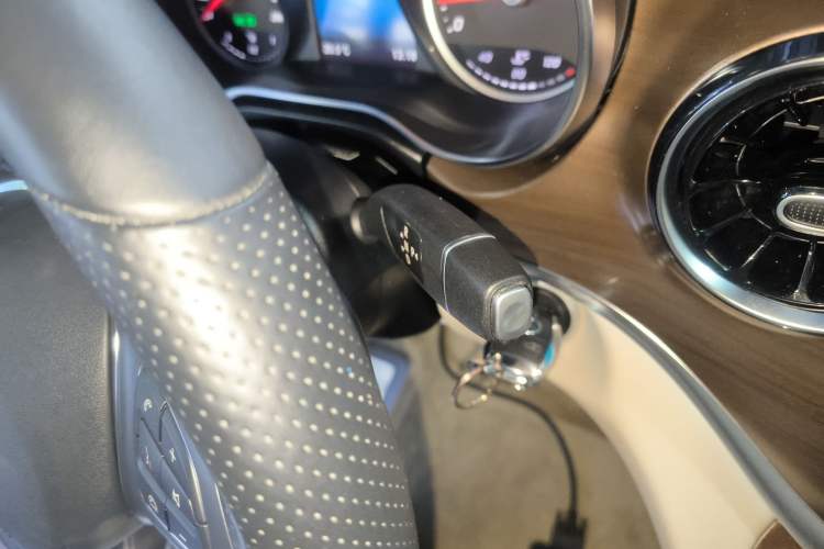 Used Mercedes-Benz V-Class 2021 V 260 L Long Wheelbase Prestige Edition Gear Lever