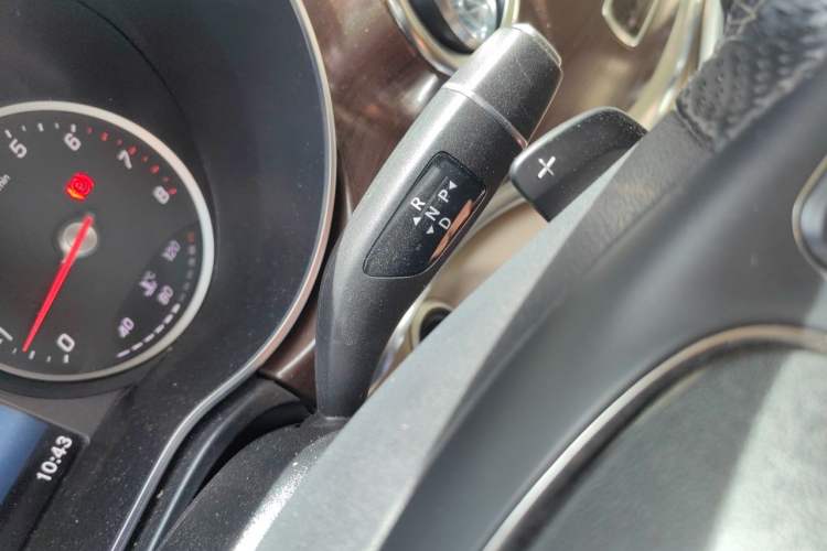 Used Mercedes-Benz V-Class 2021 V 260 Avantgarde Edition Gear Lever