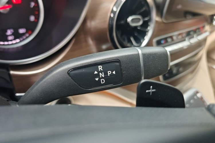 Used Mercedes-Benz V-Class 2021 V 260 Prestige Edition Gear Lever