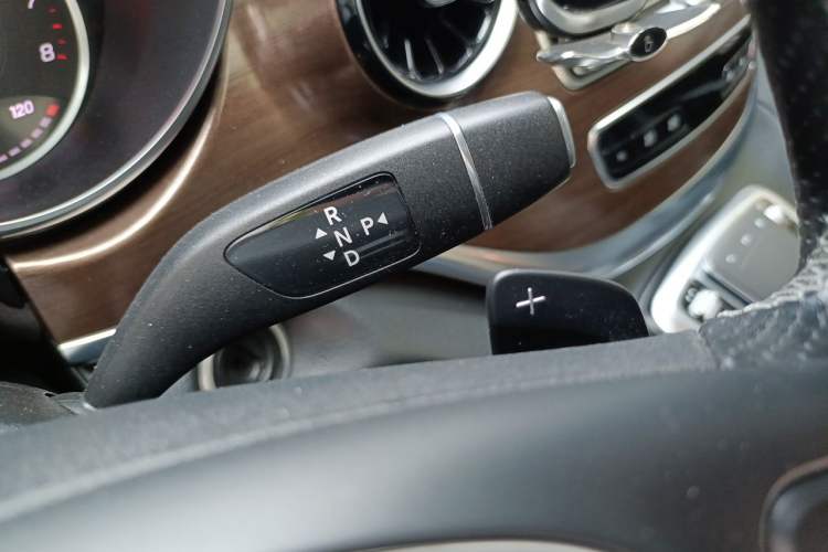Used Mercedes-Benz V-Class 2021 V 260 L Long Wheelbase Prestige Edition Gear Lever