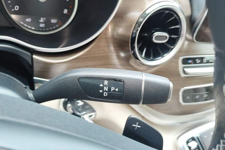 Used Mercedes-Benz V-Class 2021 V 260 L Long-wheelbase Luxury Edition Gear Lever