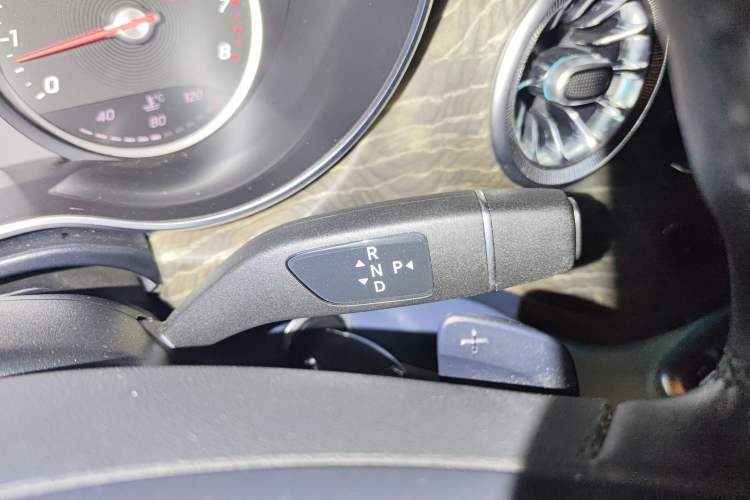 Used Mercedes-Benz V-Class 2021 V 260 L Long Wheelbase Prestige Edition Gear Lever