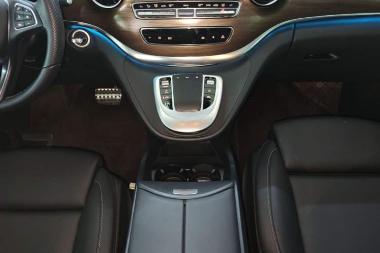 Used Mercedes-Benz V-Class 2021 V 260 Prestige Edition Gear Lever